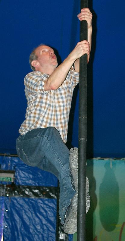 Atelier cirque adultes Journees theatrales 2007_0030.jpg